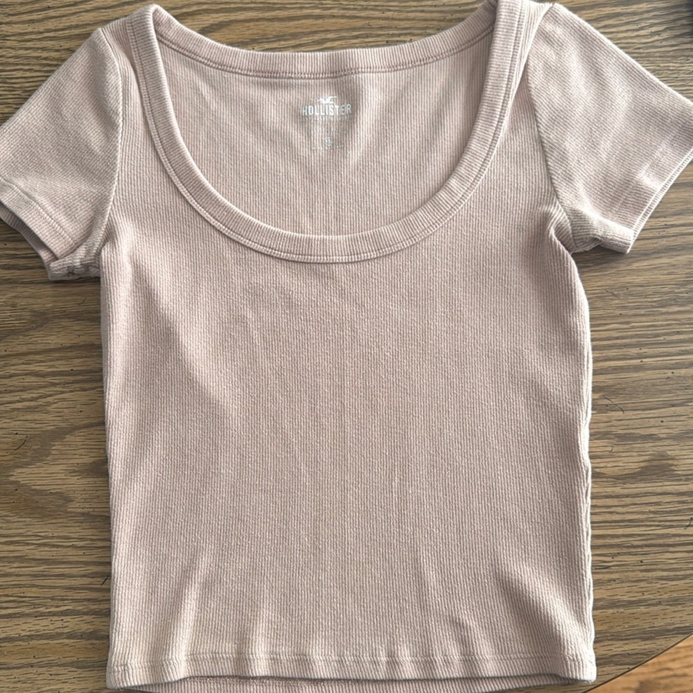 Hollister Women's Blush Ribbed Crop Top